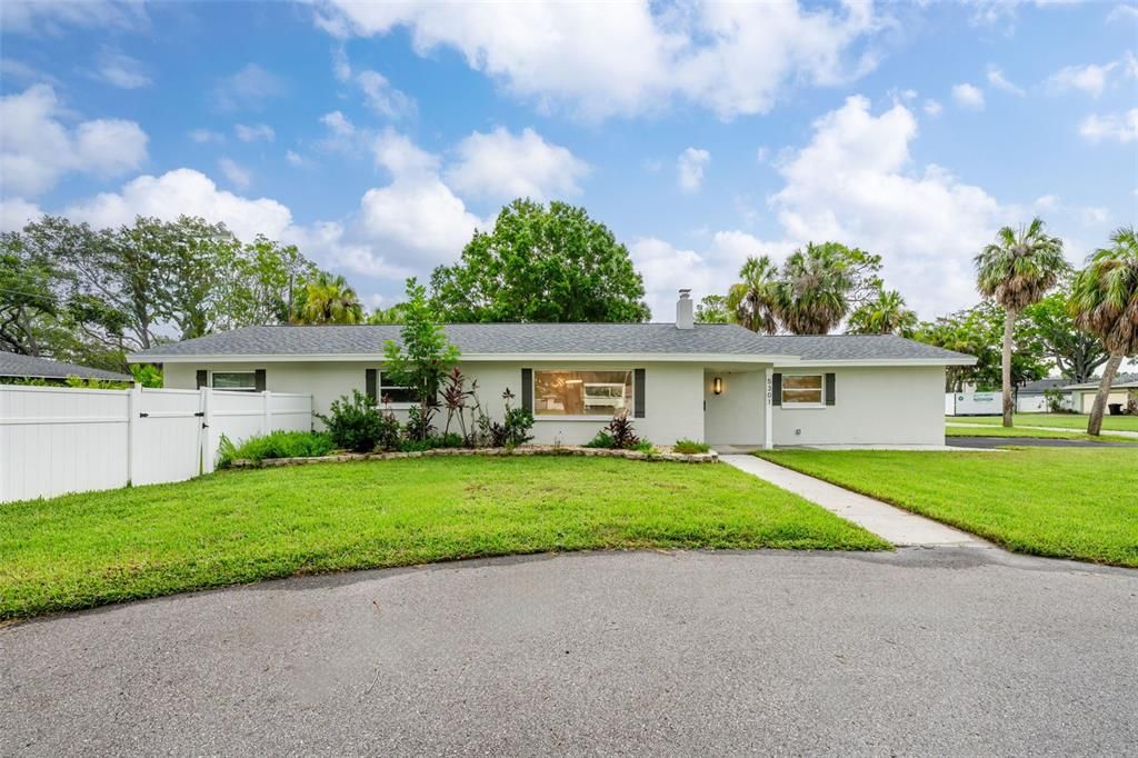 For Rent: $3,800 (4 beds, 2 baths, 1966 Square Feet)