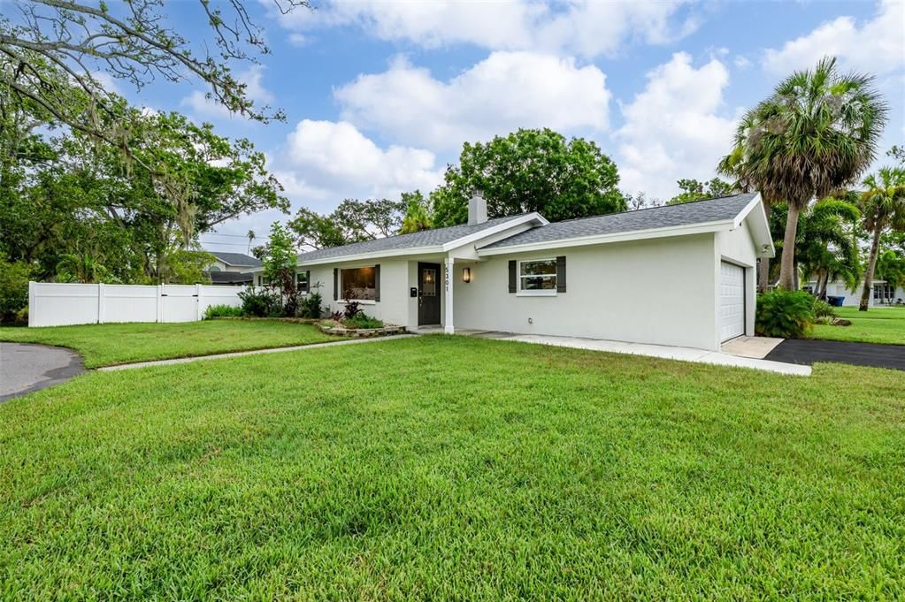 For Rent: $3,800 (4 beds, 2 baths, 1966 Square Feet)