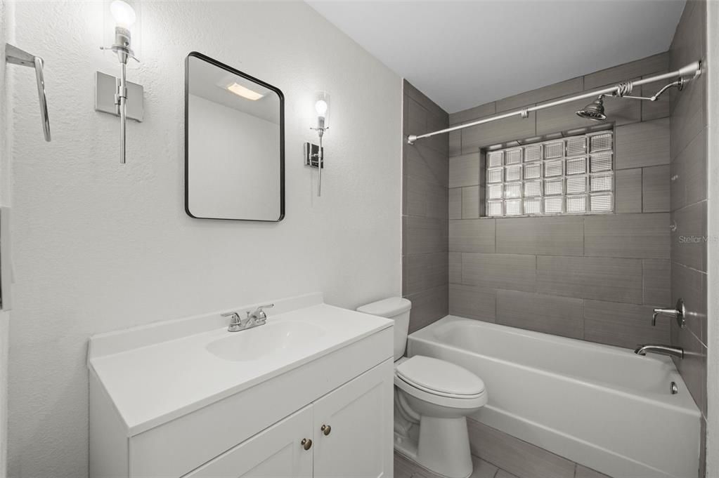 For Rent: $3,800 (4 beds, 2 baths, 1966 Square Feet)