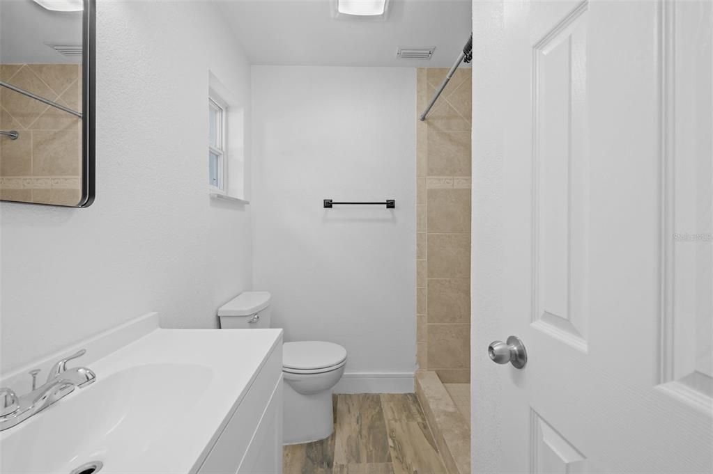 For Rent: $3,800 (4 beds, 2 baths, 1966 Square Feet)