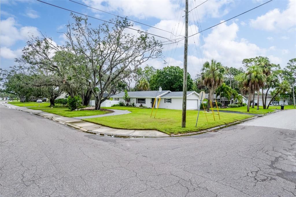 For Rent: $3,800 (4 beds, 2 baths, 1966 Square Feet)