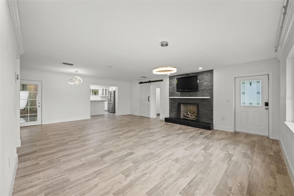 For Rent: $3,800 (4 beds, 2 baths, 1966 Square Feet)