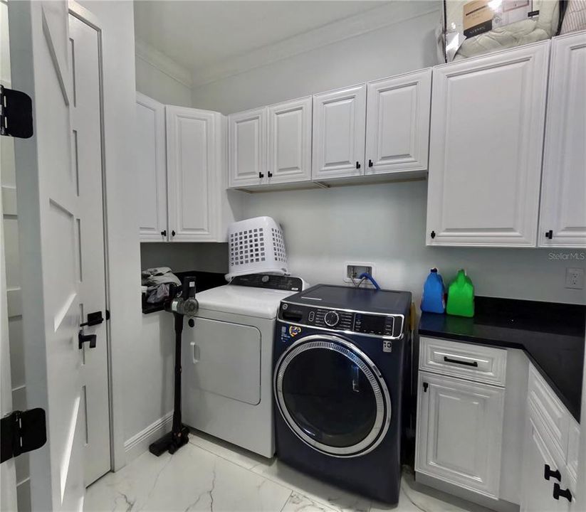 En Venta: $1,050,000 (5 camas, 4 baños, 3362 Pies cuadrados)