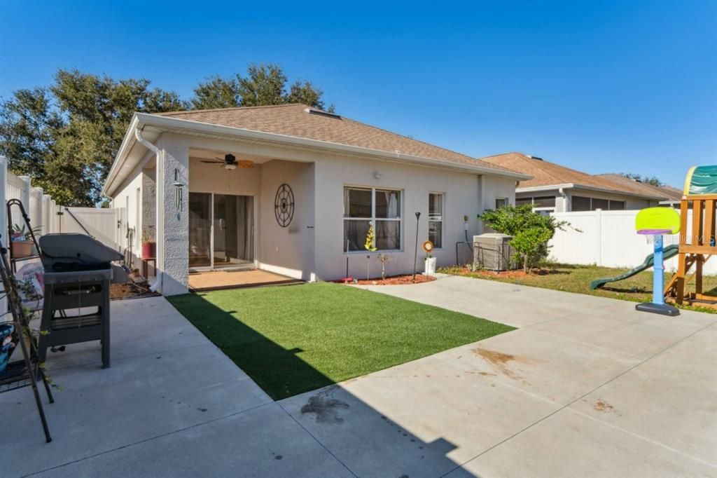For Sale: $375,000 (4 beds, 2 baths, 1938 Square Feet)