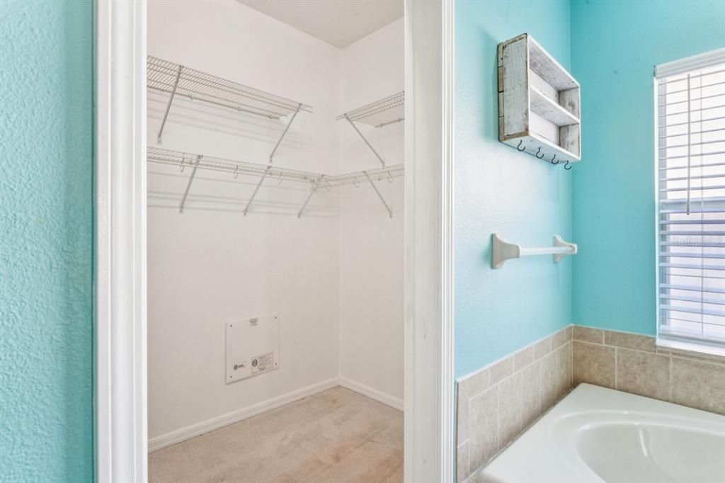 For Sale: $375,000 (4 beds, 2 baths, 1938 Square Feet)