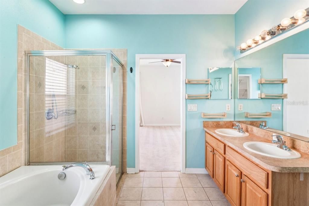 For Sale: $375,000 (4 beds, 2 baths, 1938 Square Feet)