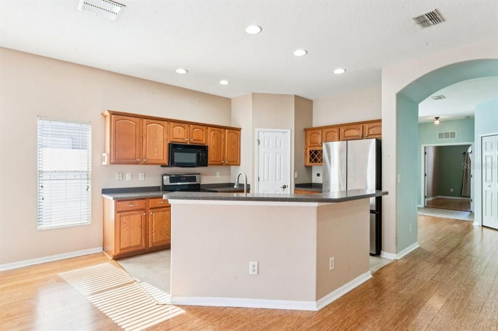 For Sale: $375,000 (4 beds, 2 baths, 1938 Square Feet)