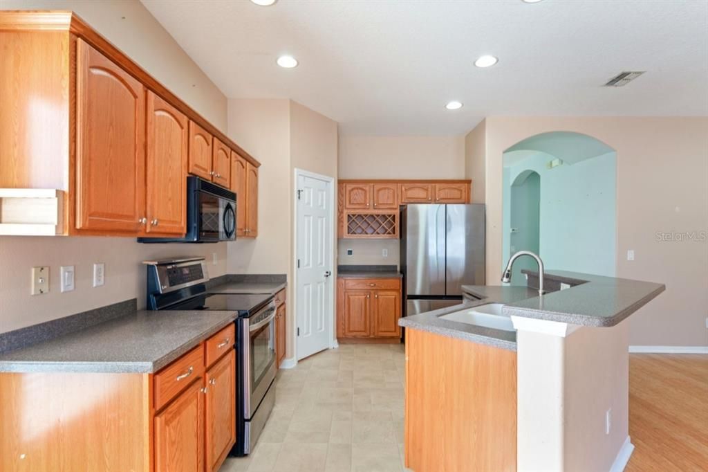 For Sale: $375,000 (4 beds, 2 baths, 1938 Square Feet)