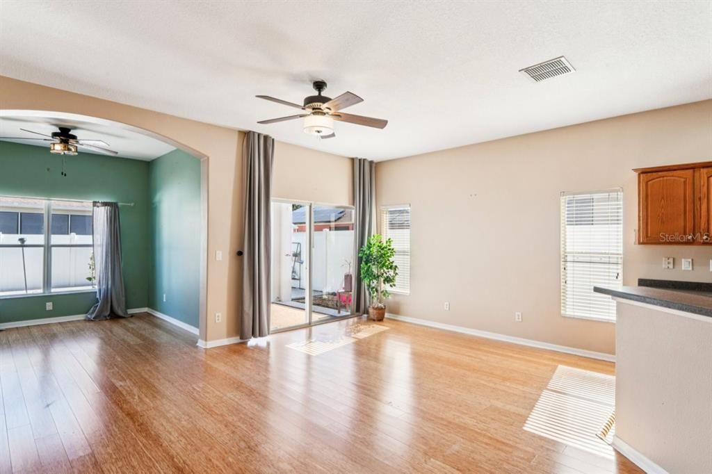 For Sale: $375,000 (4 beds, 2 baths, 1938 Square Feet)