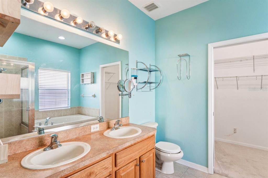 For Sale: $375,000 (4 beds, 2 baths, 1938 Square Feet)