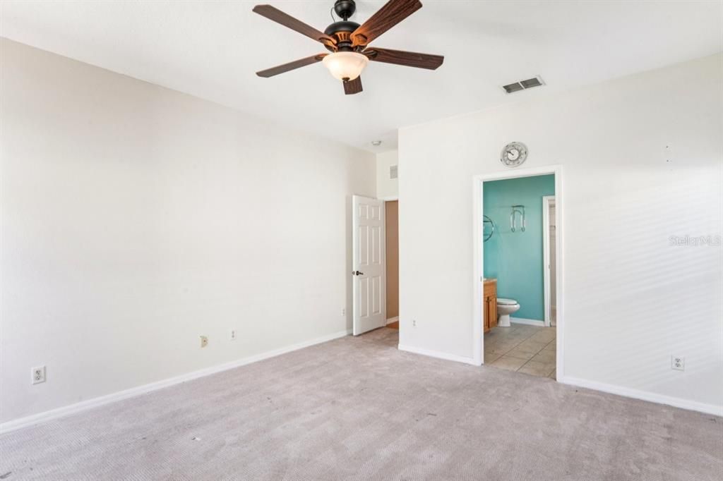 For Sale: $375,000 (4 beds, 2 baths, 1938 Square Feet)