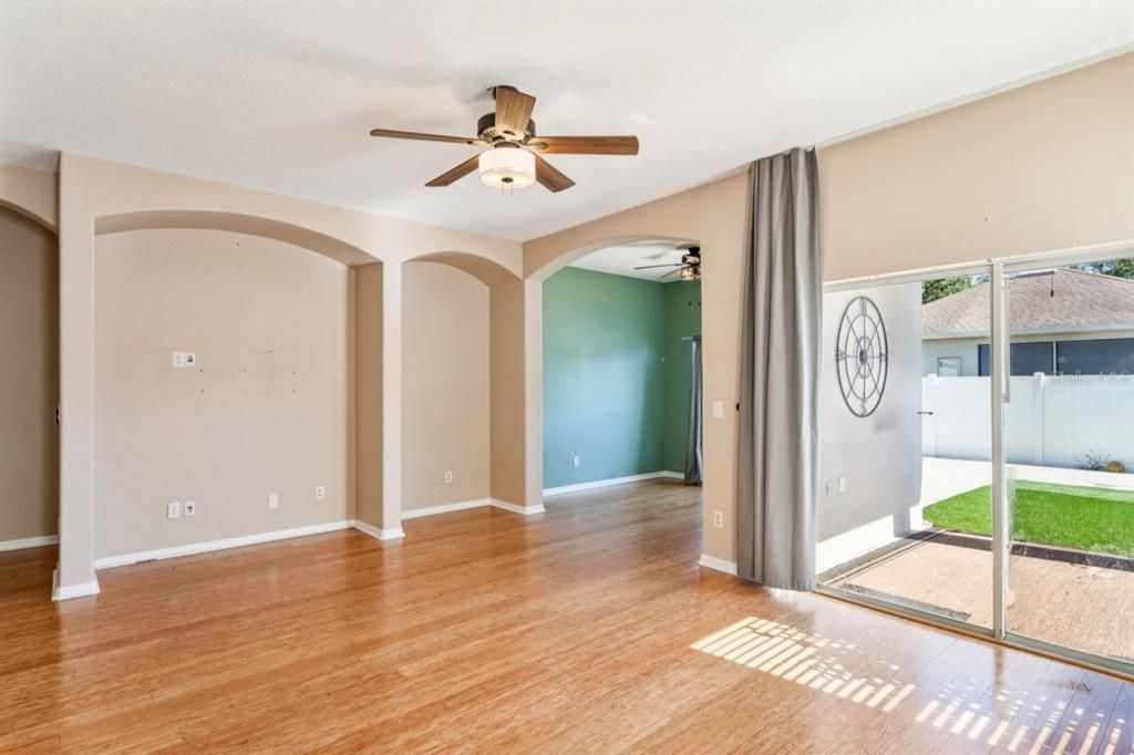 For Sale: $375,000 (4 beds, 2 baths, 1938 Square Feet)