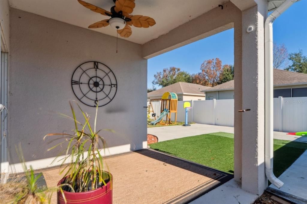 For Sale: $375,000 (4 beds, 2 baths, 1938 Square Feet)
