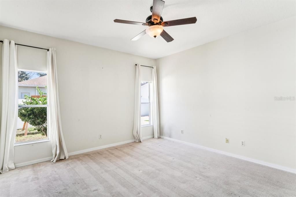 For Sale: $375,000 (4 beds, 2 baths, 1938 Square Feet)