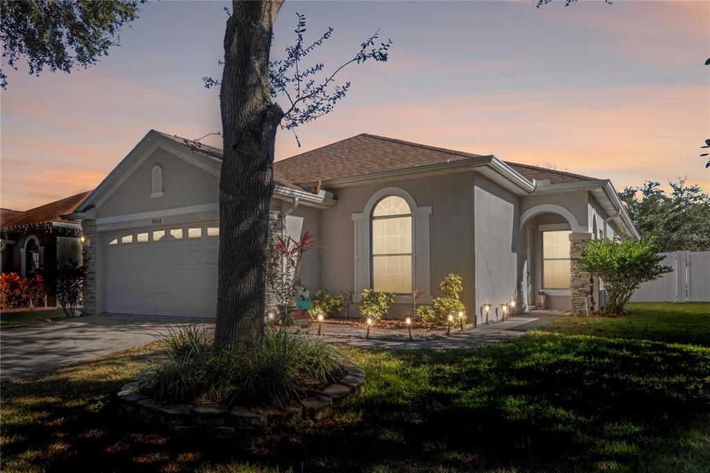 For Sale: $375,000 (4 beds, 2 baths, 1938 Square Feet)