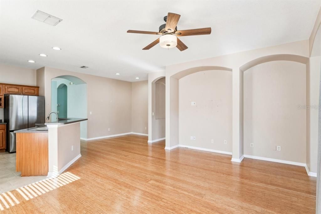 For Sale: $375,000 (4 beds, 2 baths, 1938 Square Feet)