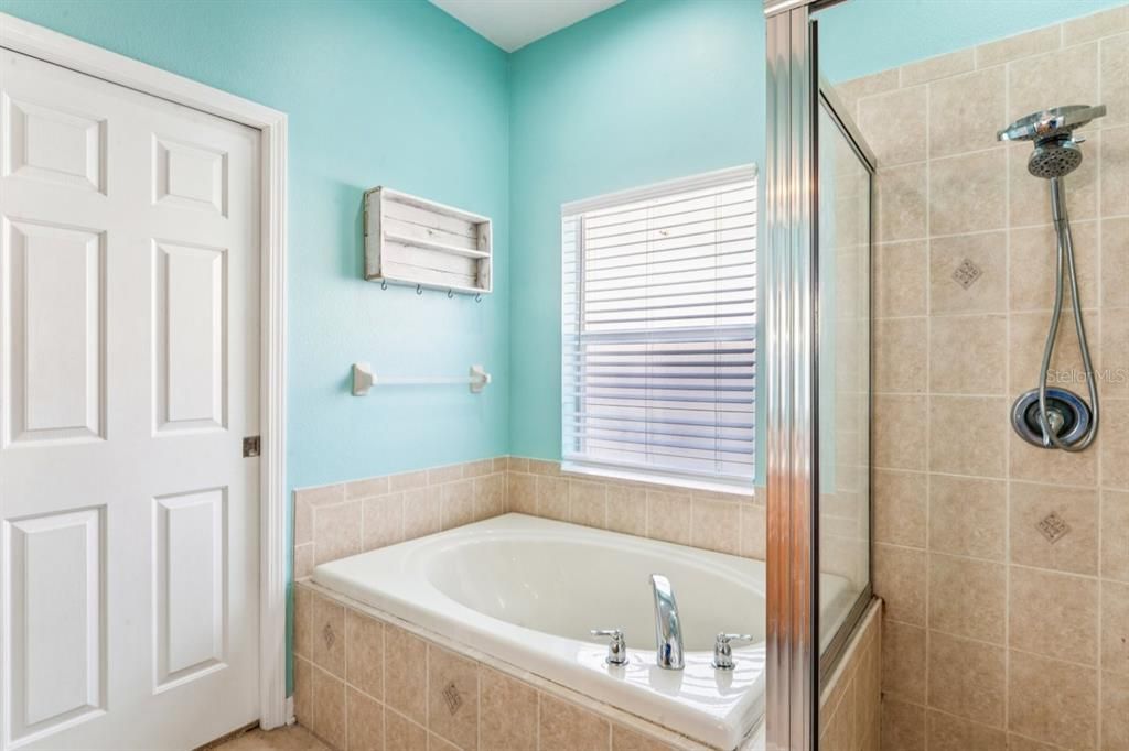 For Sale: $375,000 (4 beds, 2 baths, 1938 Square Feet)