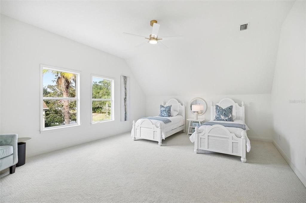 待售: $1,095,000 (5 贝兹, 3 浴室, 3290 平方英尺)