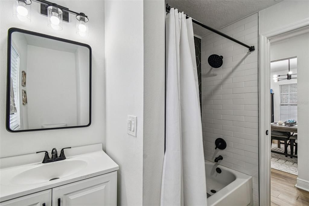 En Venta: $355,000 (3 camas, 2 baños, 1104 Pies cuadrados)