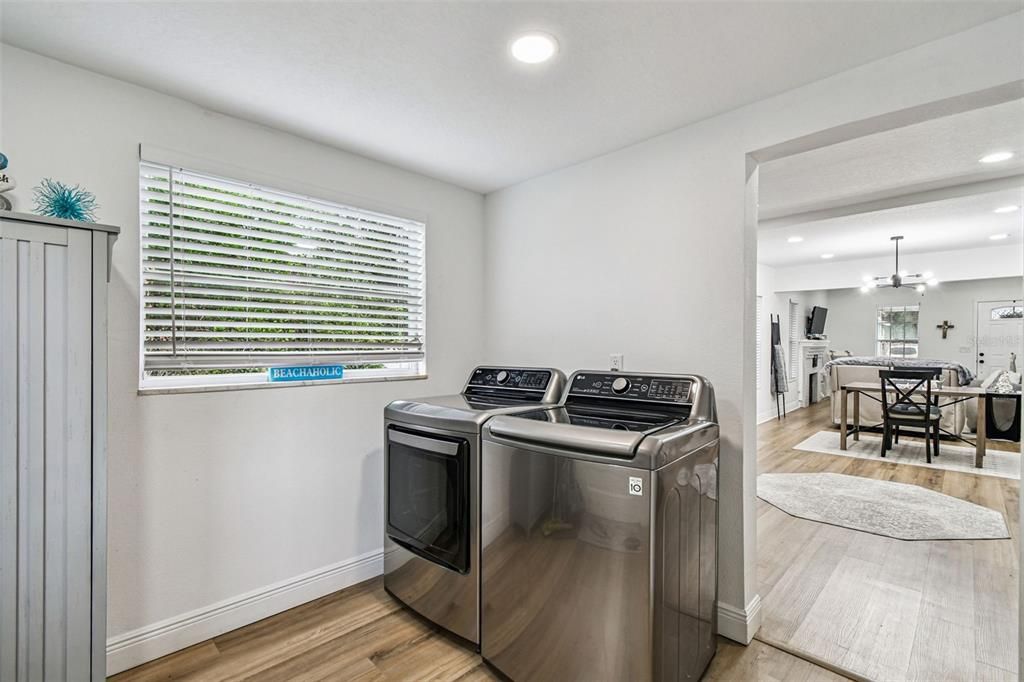 En Venta: $355,000 (3 camas, 2 baños, 1104 Pies cuadrados)