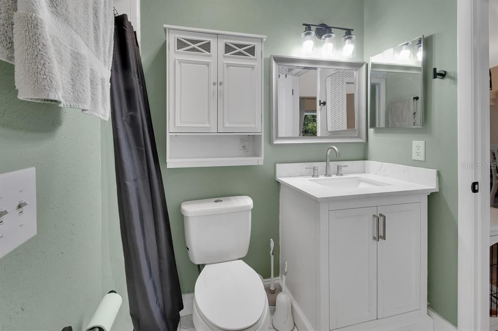 待售: $224,900 (2 贝兹, 2 浴室, 888 平方英尺)