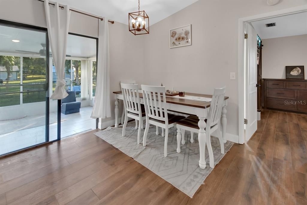 待售: $224,900 (2 贝兹, 2 浴室, 888 平方英尺)