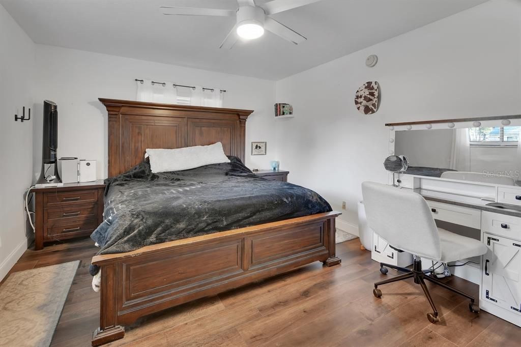 待售: $224,900 (2 贝兹, 2 浴室, 888 平方英尺)