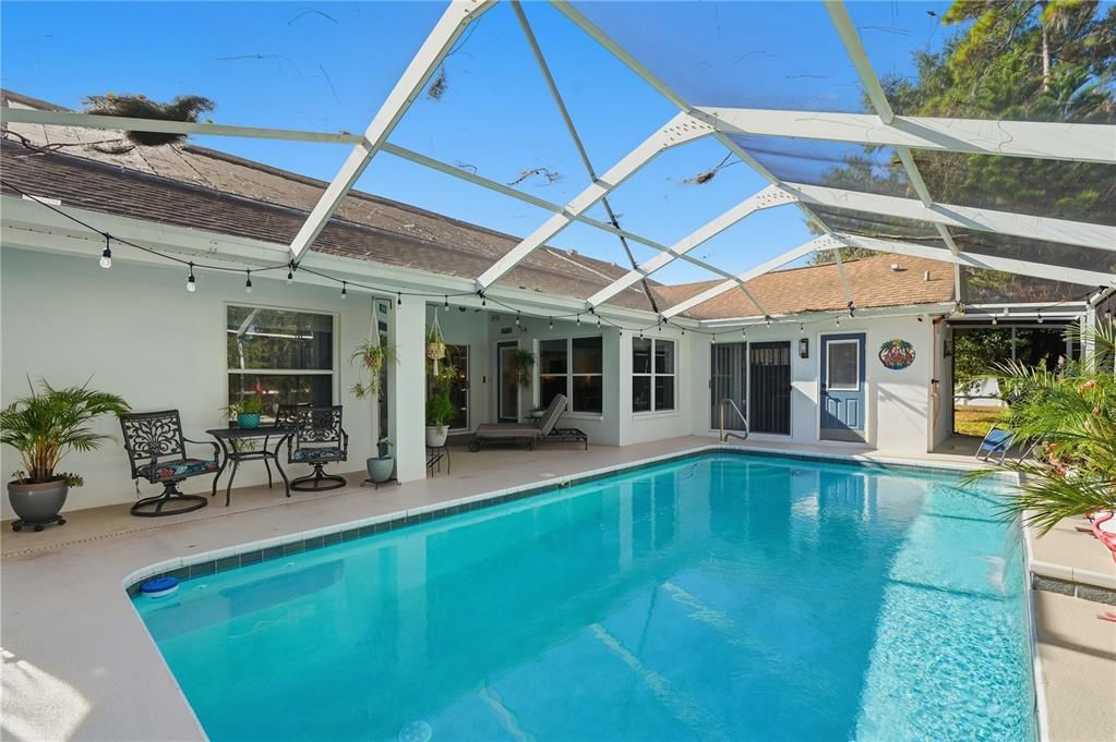 For Sale: $480,000 (3 beds, 3 baths, 2430 Square Feet)