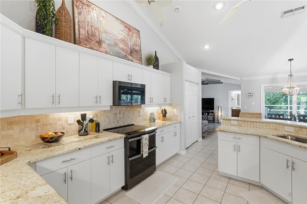 For Sale: $480,000 (3 beds, 3 baths, 2430 Square Feet)