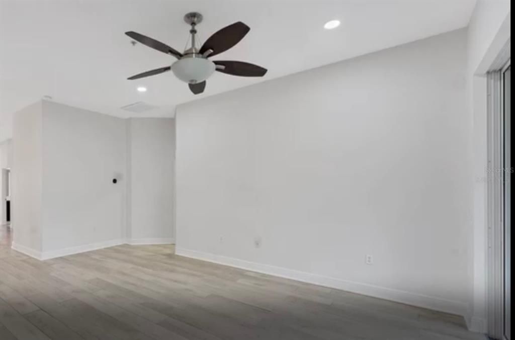 待售: $335,000 (3 贝兹, 2 浴室, 1812 平方英尺)