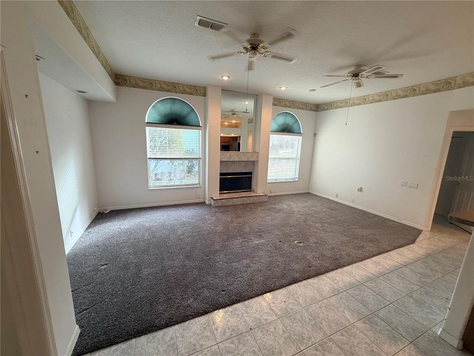 待售: $350,000 (3 贝兹, 2 浴室, 2346 平方英尺)