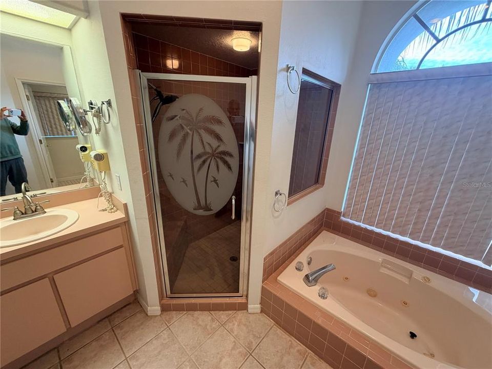 待售: $350,000 (3 贝兹, 2 浴室, 2346 平方英尺)