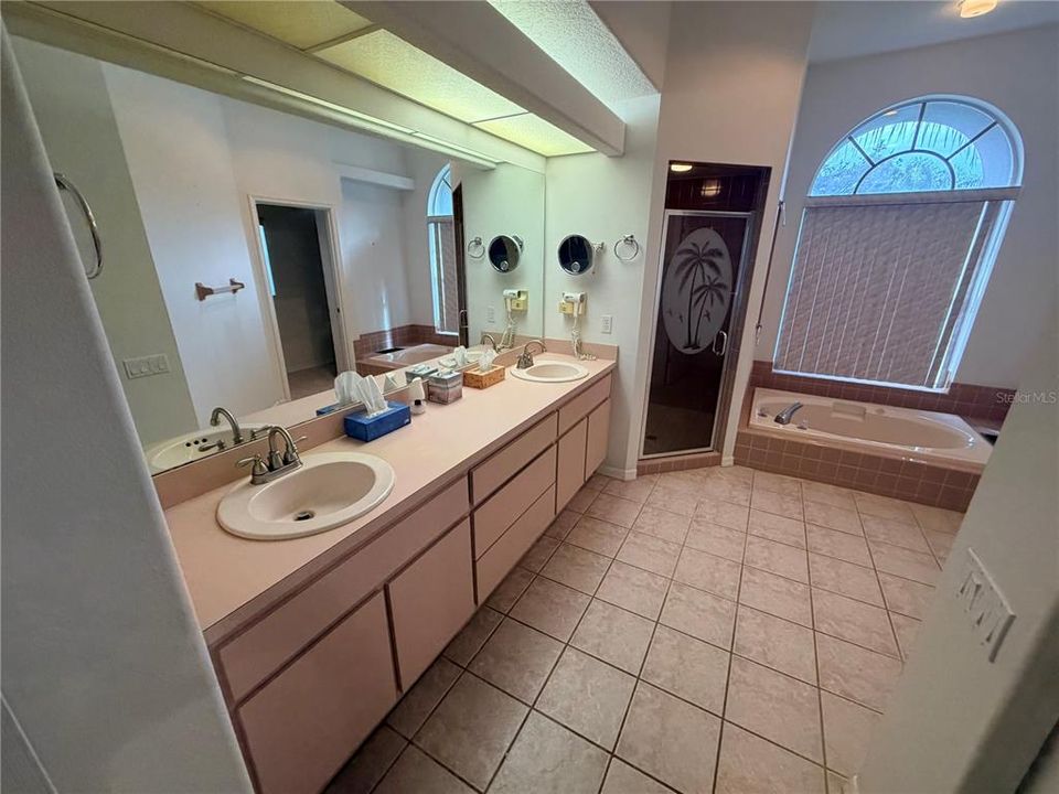 待售: $350,000 (3 贝兹, 2 浴室, 2346 平方英尺)