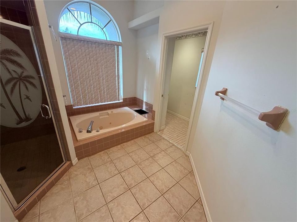 待售: $350,000 (3 贝兹, 2 浴室, 2346 平方英尺)