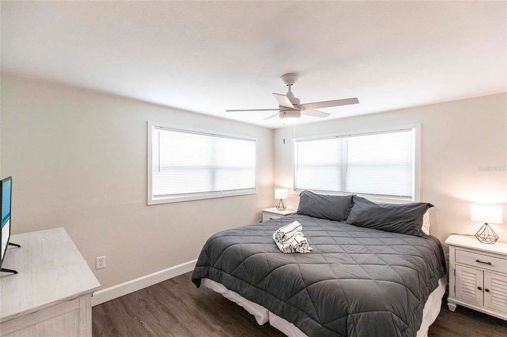 待售: $675,000 (2 贝兹, 1 浴室, 834 平方英尺)