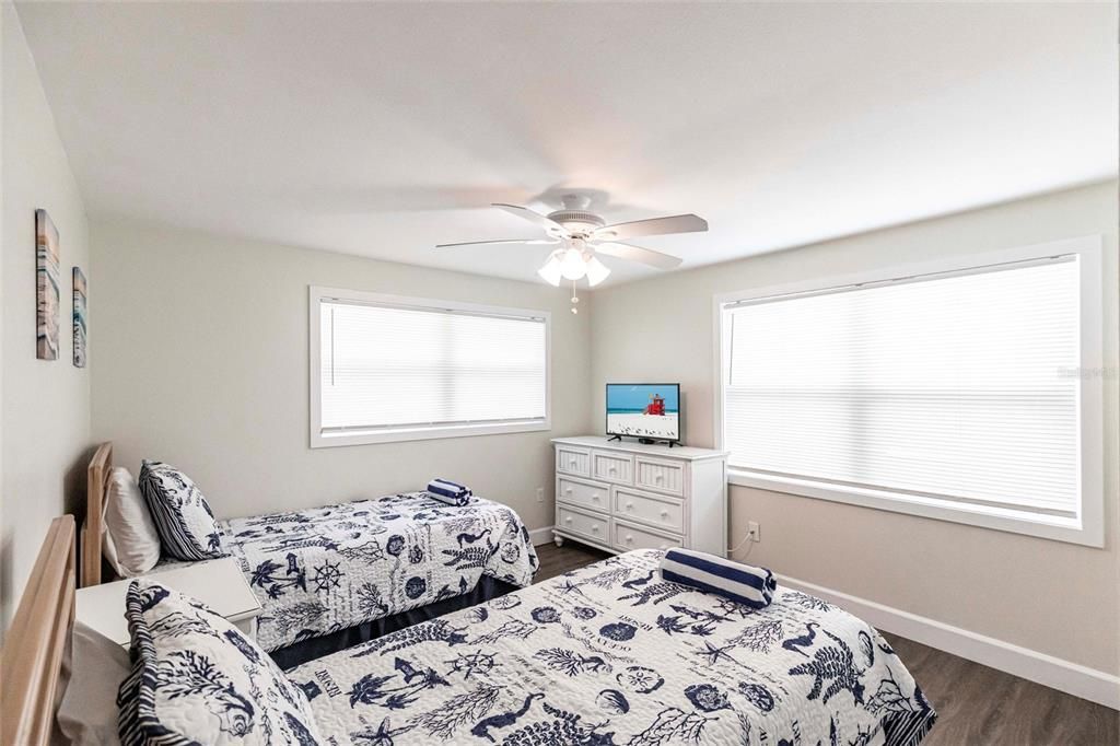 待售: $675,000 (2 贝兹, 1 浴室, 834 平方英尺)