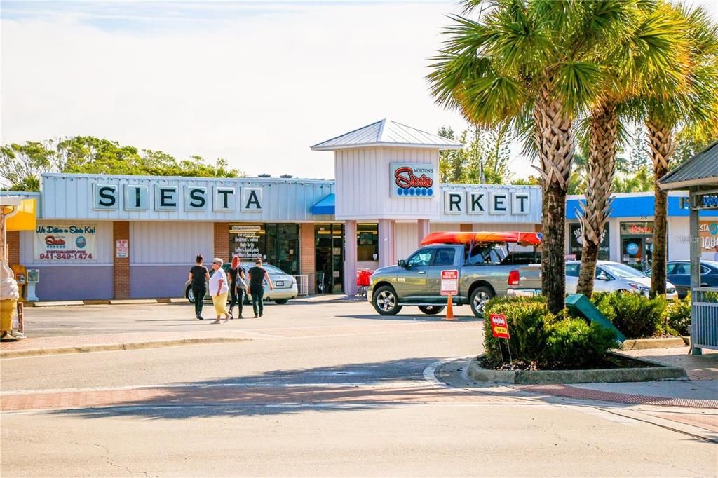 待售: $675,000 (2 贝兹, 1 浴室, 834 平方英尺)