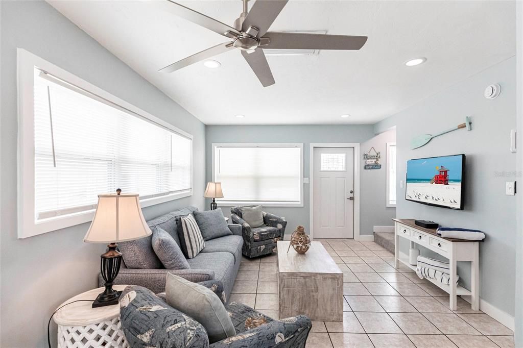 待售: $675,000 (2 贝兹, 1 浴室, 834 平方英尺)