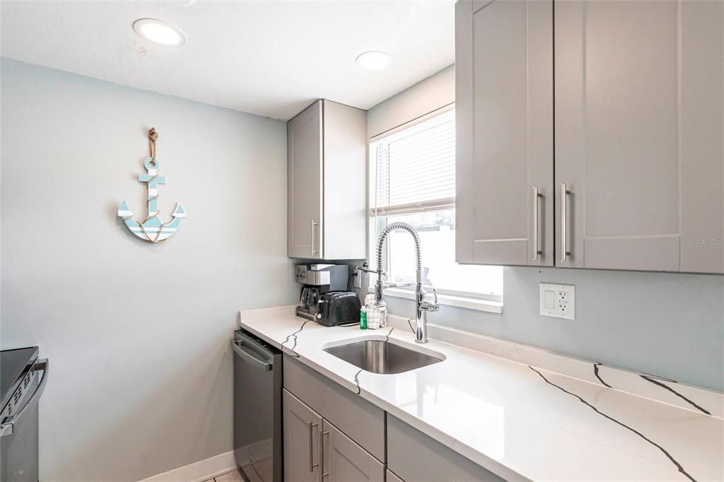 待售: $675,000 (2 贝兹, 1 浴室, 834 平方英尺)