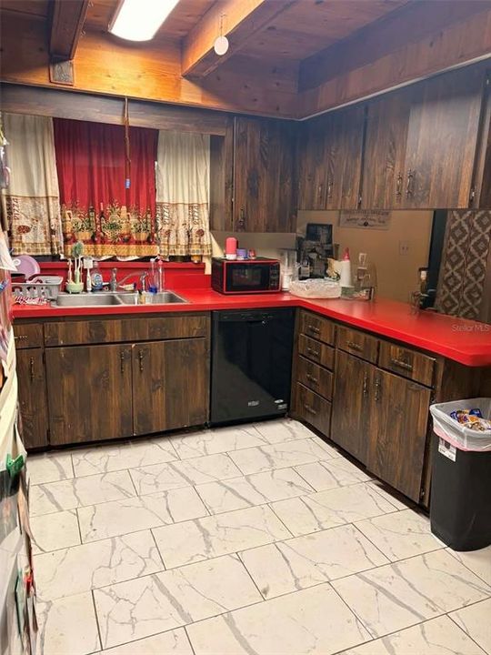 For Sale: $525,000 (5 beds, 3 baths, 1791 Square Feet)