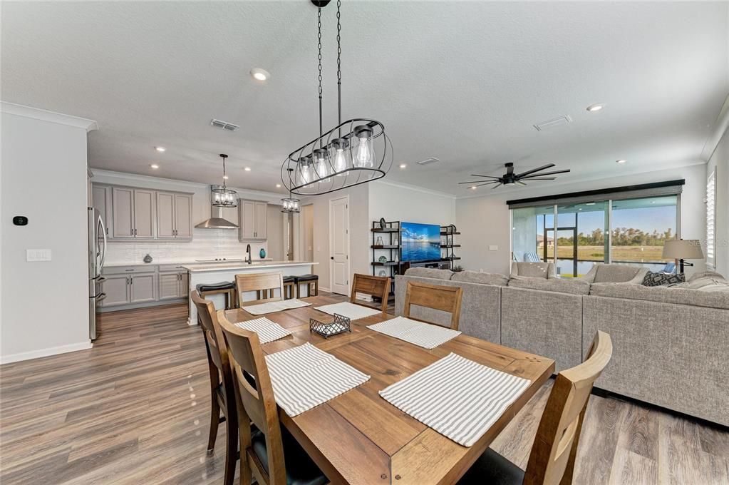 待售: $634,900 (4 贝兹, 3 浴室, 2370 平方英尺)