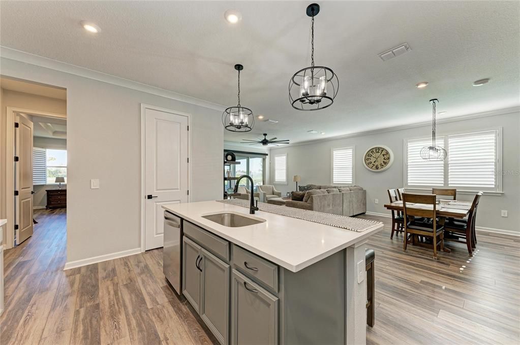 待售: $634,900 (4 贝兹, 3 浴室, 2370 平方英尺)