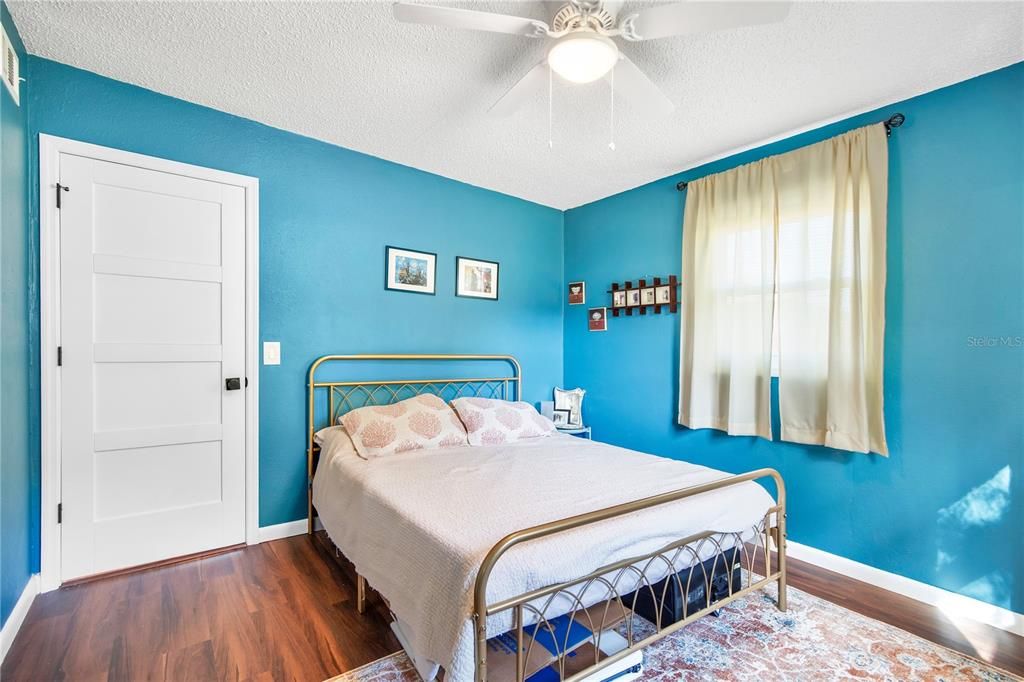 待售: $275,000 (3 贝兹, 1 浴室, 1232 平方英尺)