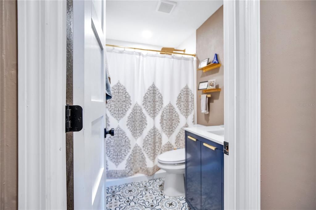 待售: $275,000 (3 贝兹, 1 浴室, 1232 平方英尺)