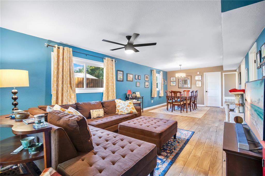 待售: $275,000 (3 贝兹, 1 浴室, 1232 平方英尺)