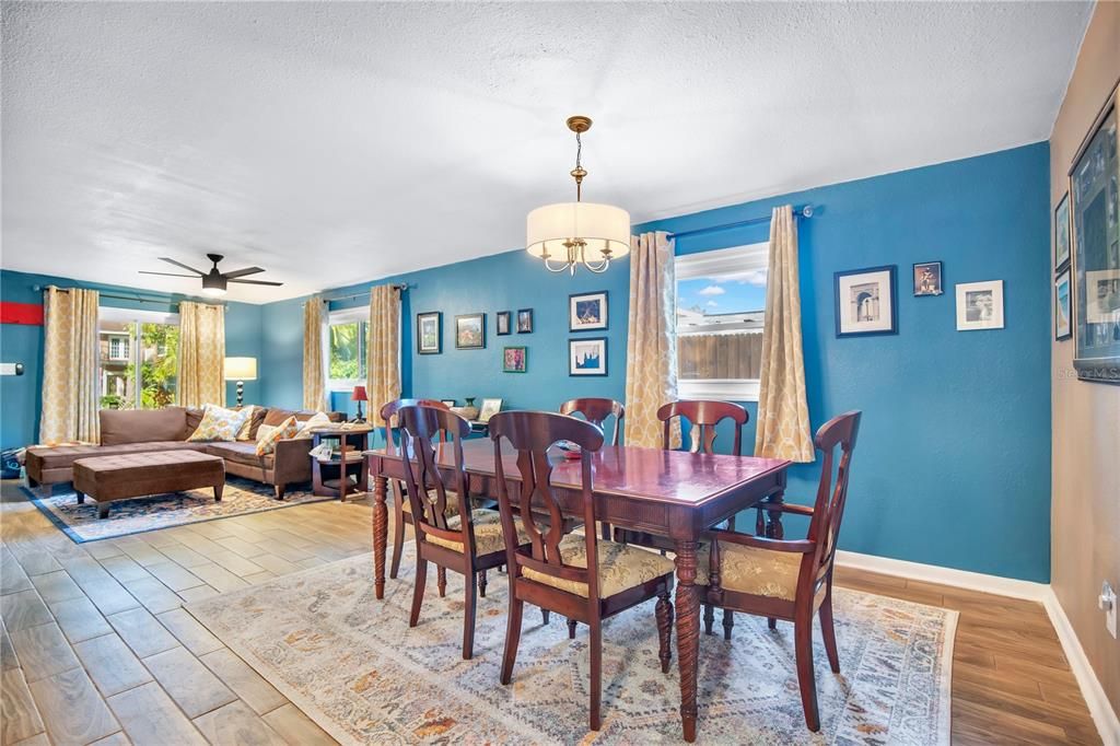 待售: $275,000 (3 贝兹, 1 浴室, 1232 平方英尺)