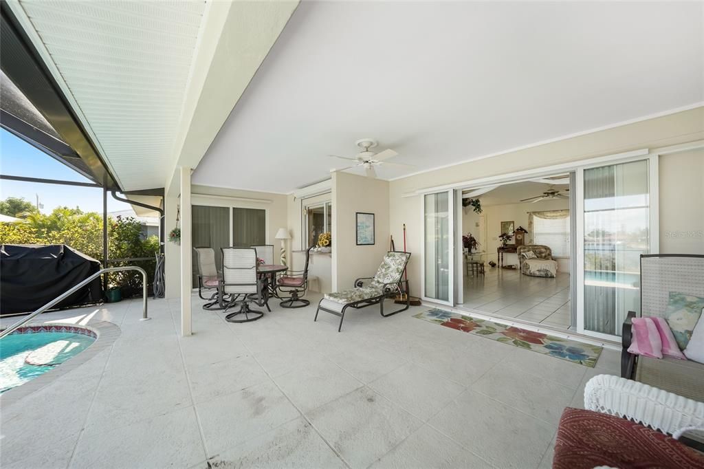 En Venta: $415,000 (3 camas, 2 baños, 1351 Pies cuadrados)