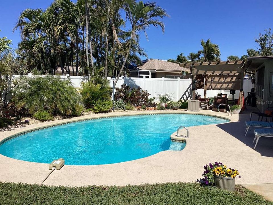 For Sale: $775,000 (3 beds, 2 baths, 1900 Square Feet)