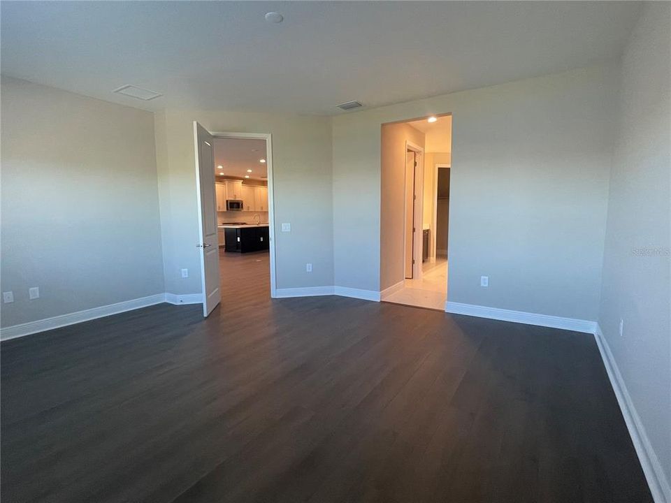 出租: $4,200 (5 贝兹, 4 浴室, 3019 平方英尺)