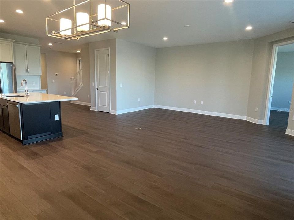 出租: $4,200 (5 贝兹, 4 浴室, 3019 平方英尺)